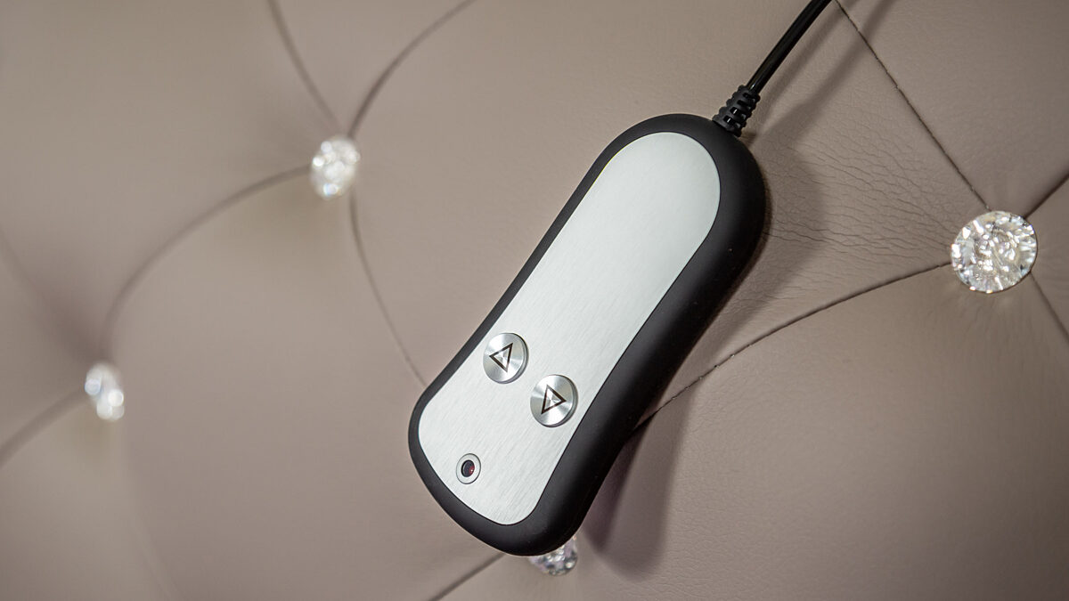 foto Letto con testata Swarovski cassone telecomando